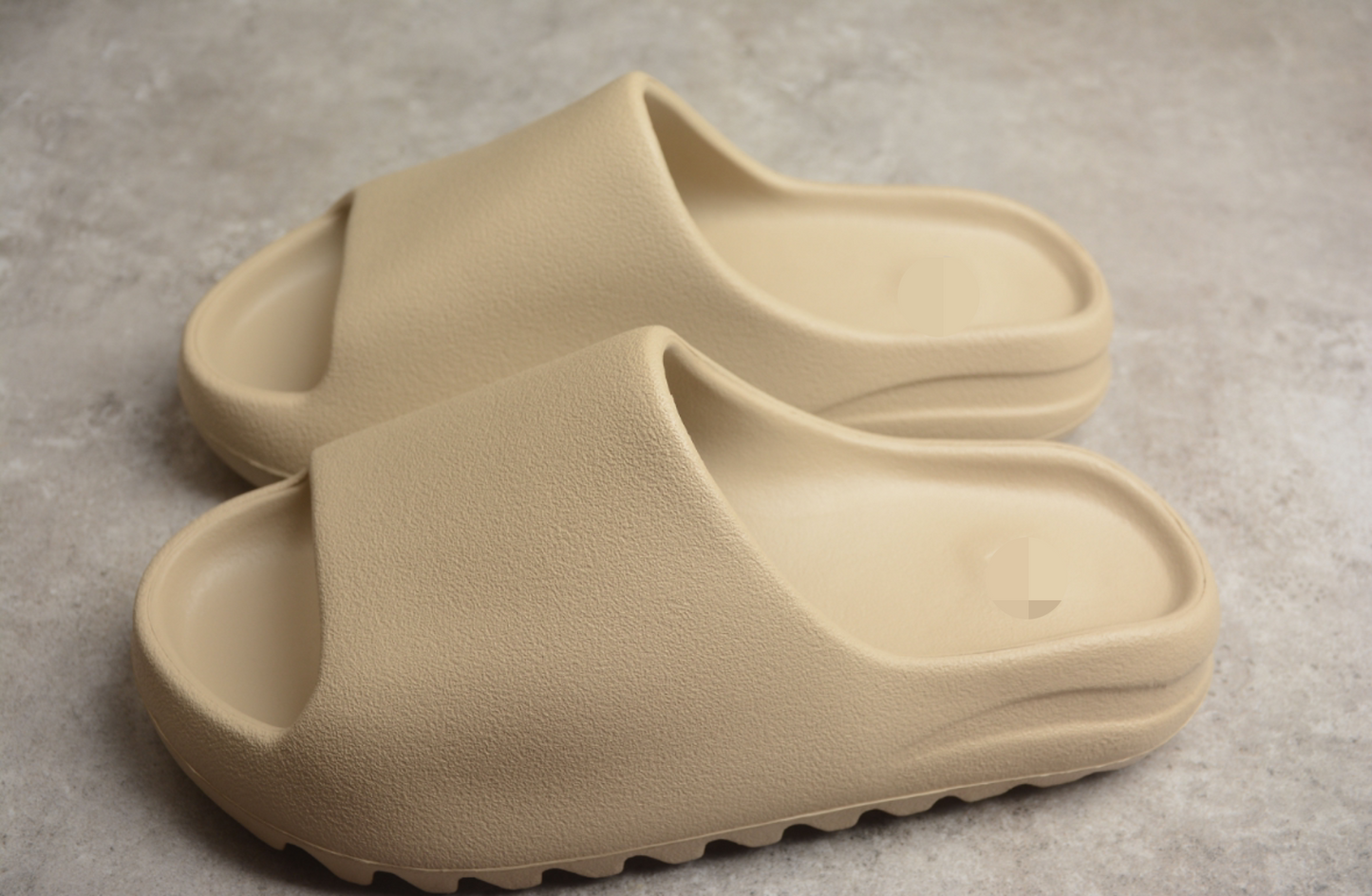 (YIZI) Tan Slides