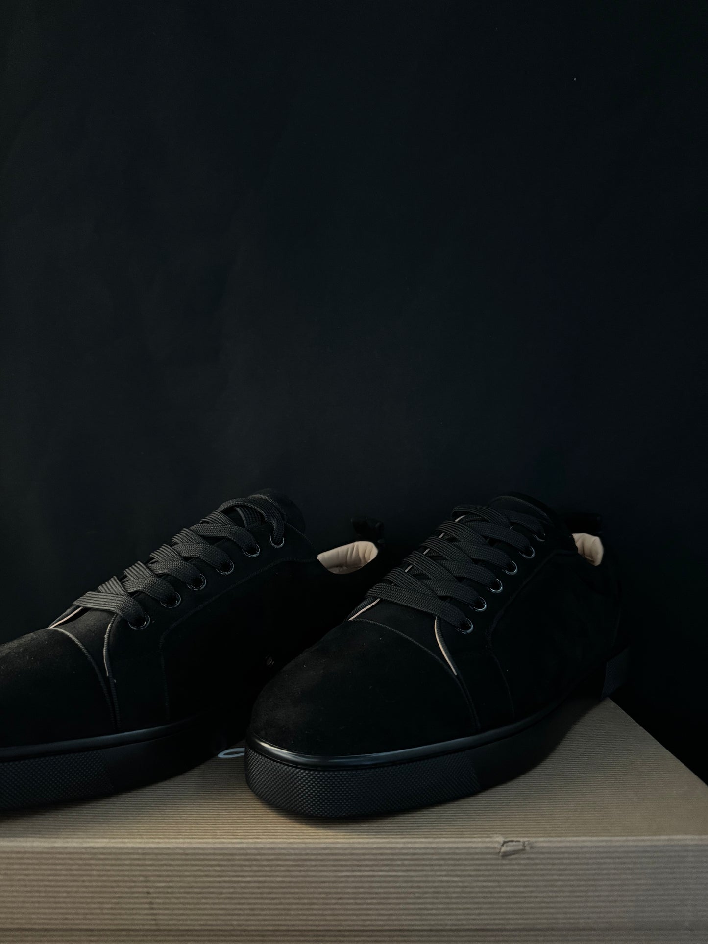 (C&L) Black Suede
