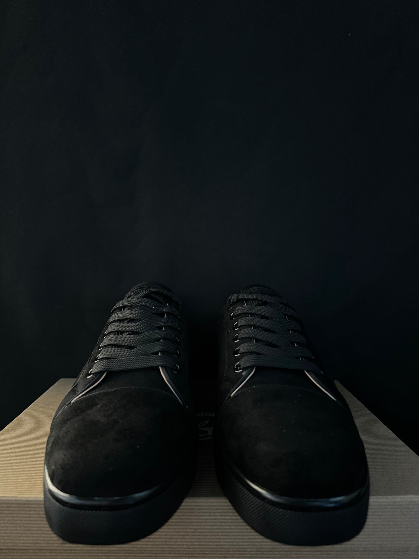 (C&L) Black Suede