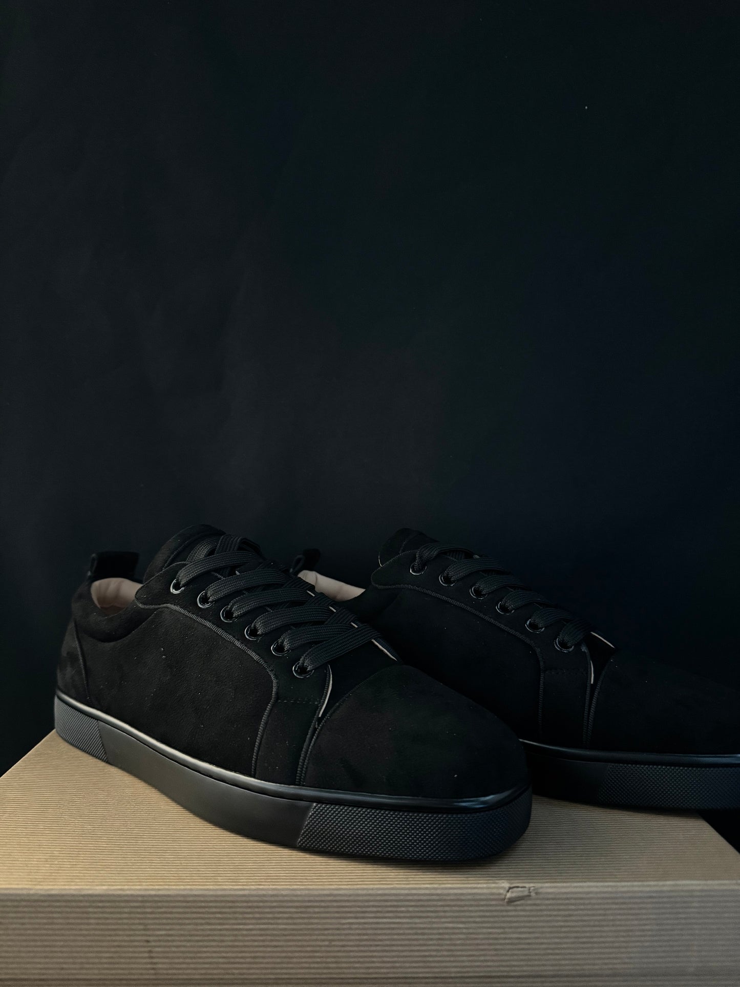 (C&L) Black Suede